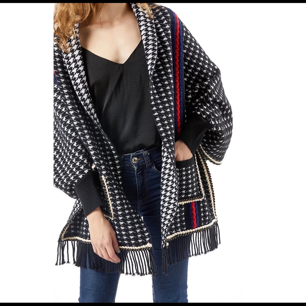 Houndstooth poncho shawl with sleeves and pockets - Picture 3 of 8